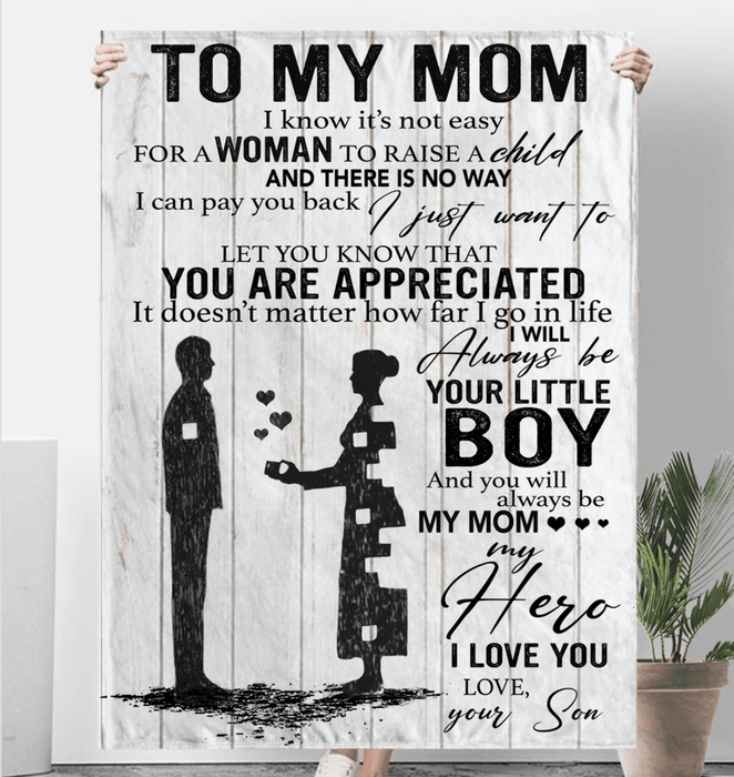 To My Mom I Know It s Not Easy For A Woman To Raise A Child Blankets Gift From Son Mothers Day Black Fleece Blanket Design A